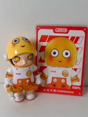Mega Space Molly 100% Emoji Series “Confession” Figure